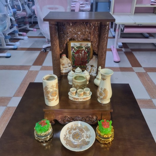 Bàn thờ thần tài mái bằng cong 41cm Màu Óc Chó